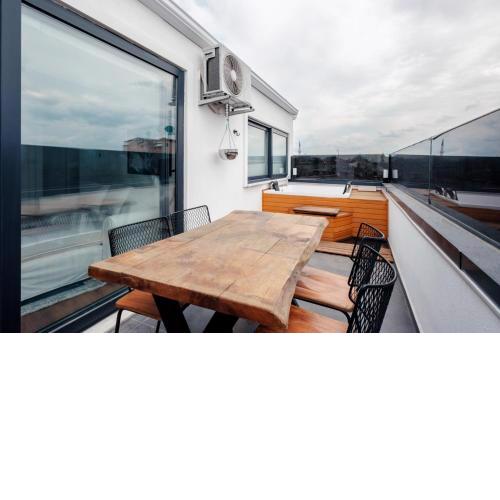 Chic Flat w Terrace Jacuzzi 15 min to Blue Mosque