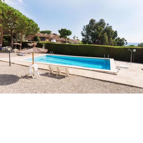 Chic Loft w Pool, Beach and Mountain 25 min to BCN