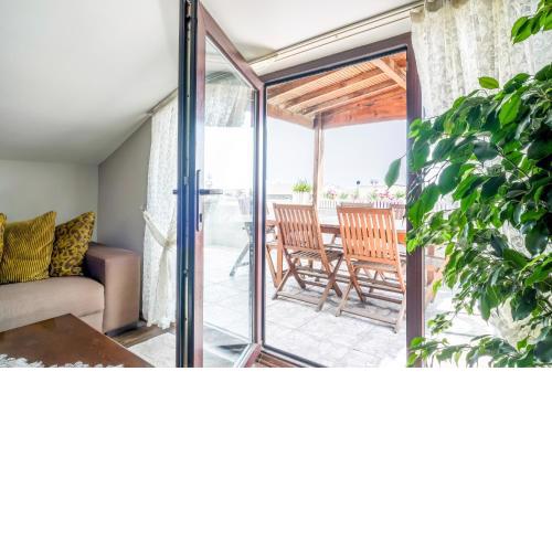 Chic Modern Flat With Terrace in Istanbul Florya
