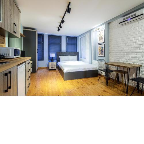 Chic Studio Flat Close to Kennedy Avenue in Fatih