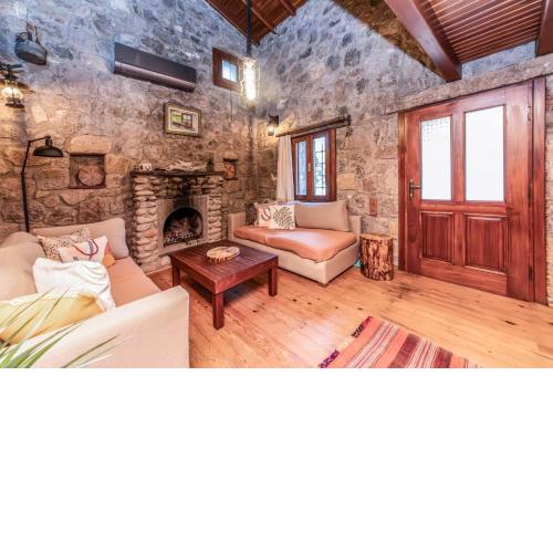 Chic Villa w Fireplace 3 min to Beach in Bodrum