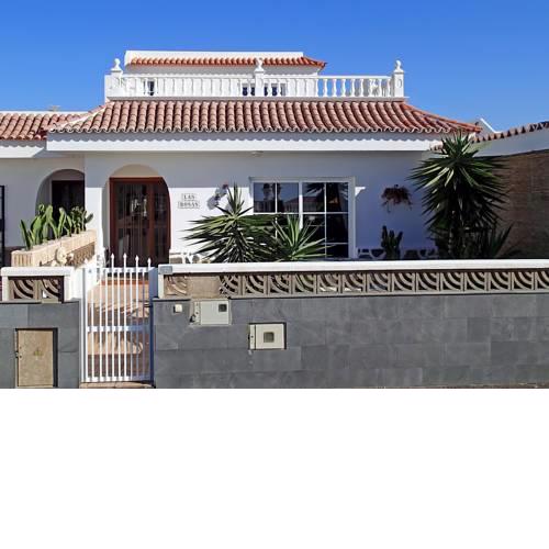 Chocolate Box villa with private heated pool & wifi