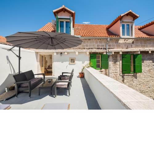 Cindro Apartment with Terrace