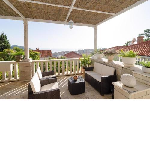 City Center Apartment - shared terrace & possible parking