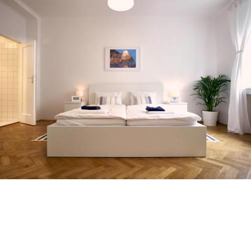 City Center Operastreet Apartment "Italy"