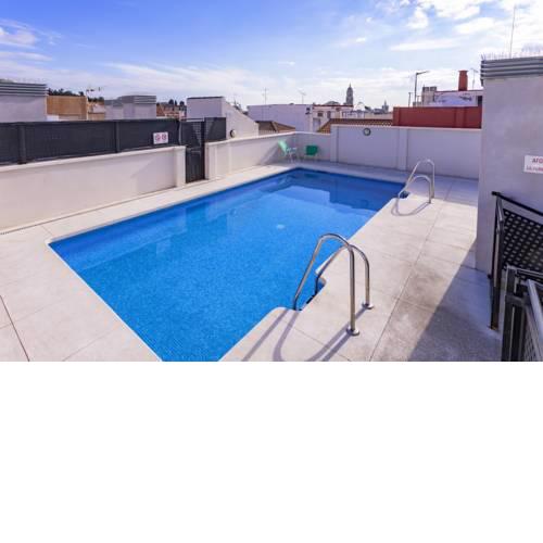City Centre Rooftop Pool & Parking