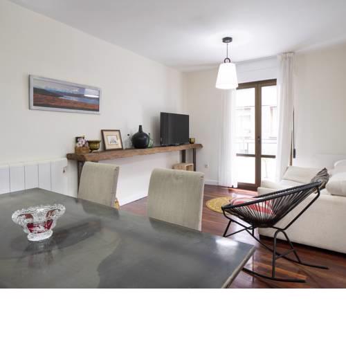 City Hall II apartment by Aston Rentals