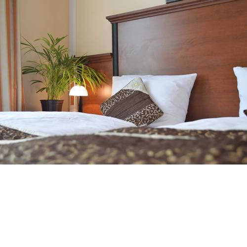 City Hotel West