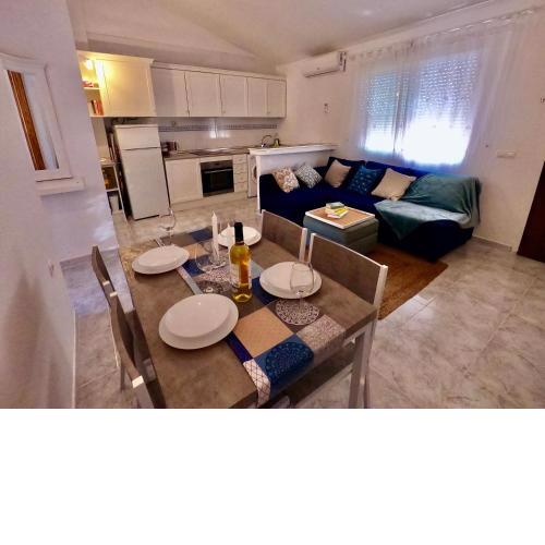 Close to Beaches & Golf Courses - with Pool & BBQ