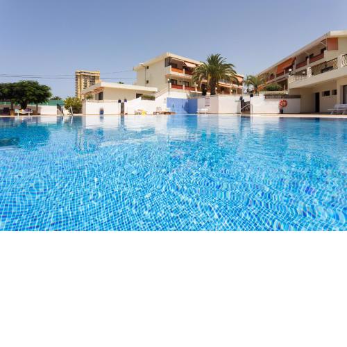 Close to Playa las Vistas with pool and parking