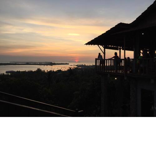 Cocohuts Hotel