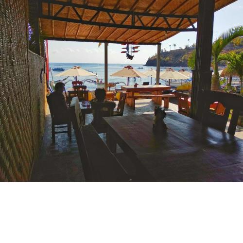 COCONUT BEACH BUNGALOWS & WARUNG Exst TemanTeman 2