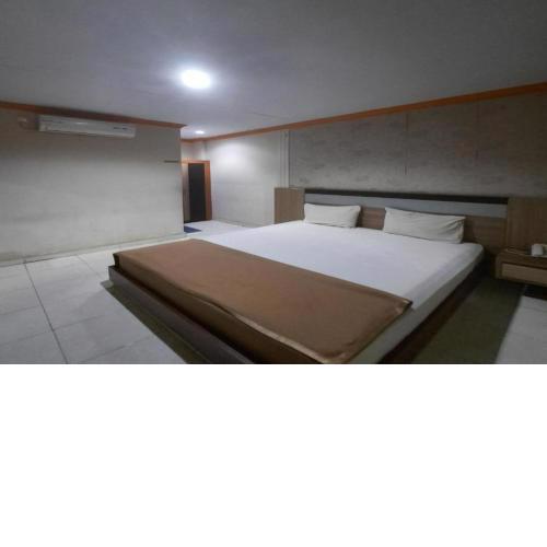 Collection O 93163 Hotel Grand Kartika