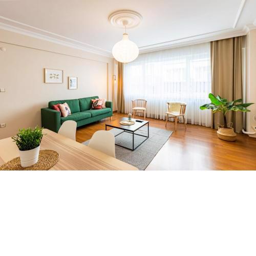 Colorful Apartment near Popular Attractions in Sisli