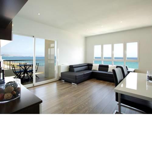 Comfortable and modern apartment with lift, beach within walking distance