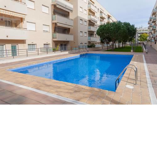 Comfortable apartment with a swimming pool, 250m to the sea.