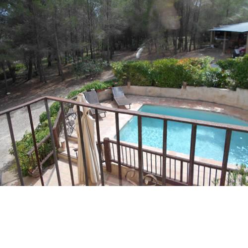 Comfortable Cottage in Renau Costa Dorada with Roofed Patio