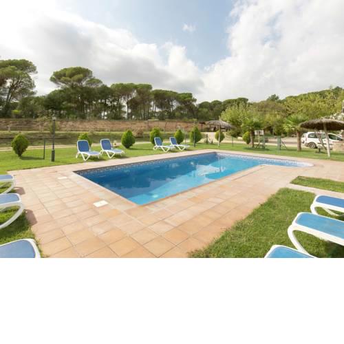 Comfortable Cottage in Riudarenes with Swimming Pool