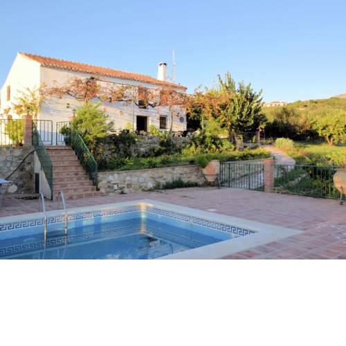 Comfortable Cotttage in Periana with Swimming Pool