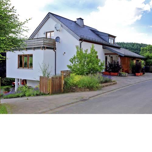 Comfortable Holiday Home in Balesfeld with Garden