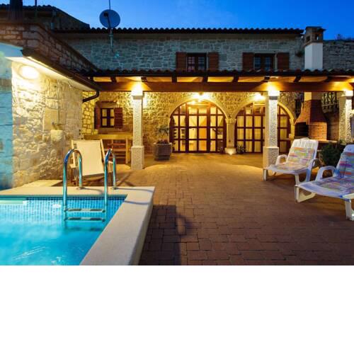 Comfortable Holiday Home in Vrsar with Pool