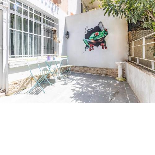Comfortable House with a Cute Backyard in Kadikoy