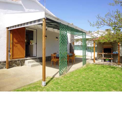 Comfortable property in Empuriabrava with garden, barbecue and three bedrooms
