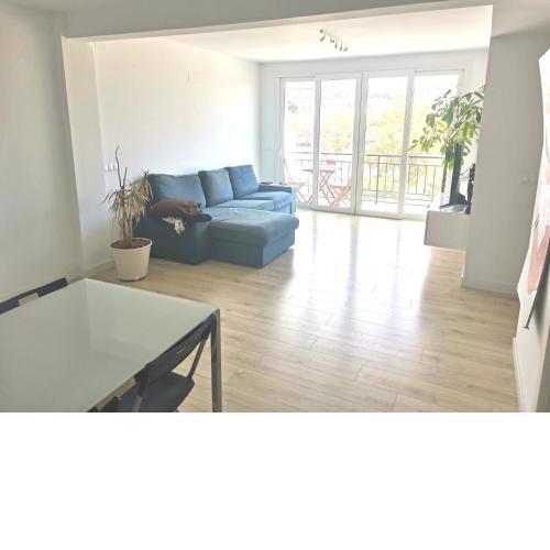 Comfortable room in beautiful luminous apartment