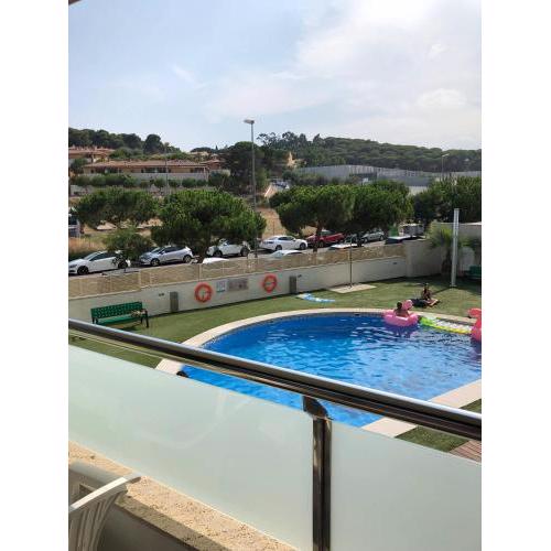 Comfortable Sunny Apartment With Swimming-pool