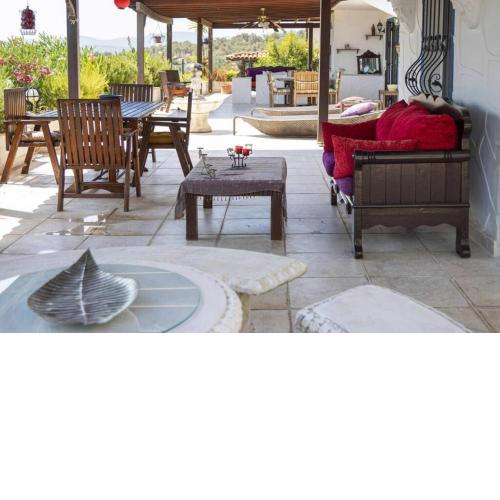 Comfortable Triplex 5 Min to the Beach with Garden in Bodrum
