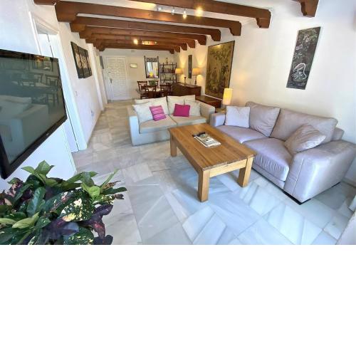 Comfortable Yacht Club Apartment