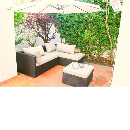 Comfy veranda house near the beach