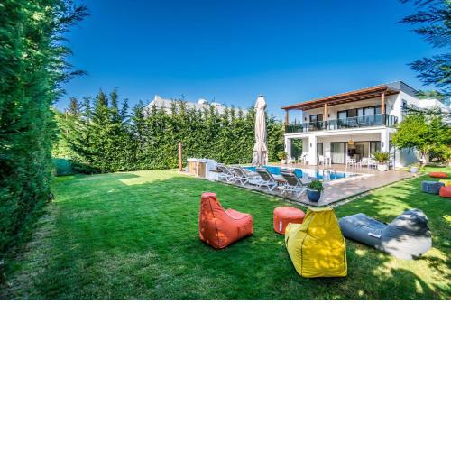 Contemporary Luxury Villa in Yalıkavak Center
