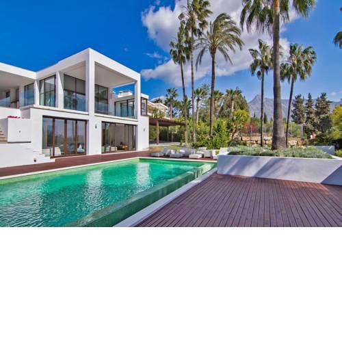 CONTEMPORARY VILLA 34121859 WITH 5 BEDROOMS, HUGE PLOT, PRIVATE POOL, SHORT DISTANCE BEACH GOLDEN MILE MARBELLA