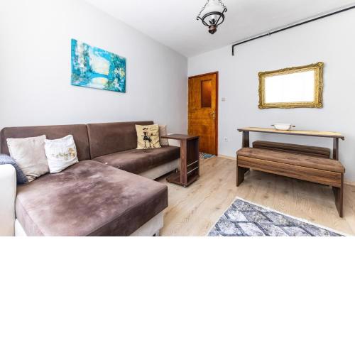 Convenient Flat 5 min to Akasya Mall Near Metro