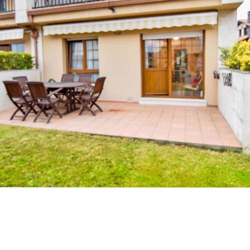 Coqueta y luminosa casa con jardín