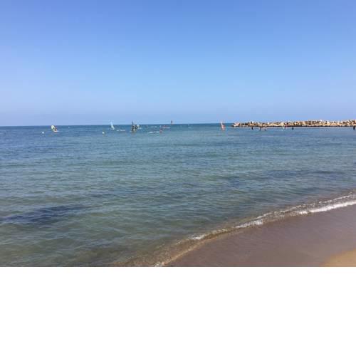 COQUETO A MENOS DE UN MINUTO DE LA PLAYA