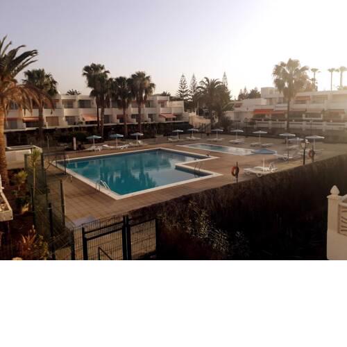 coqueto apartamento con piscina