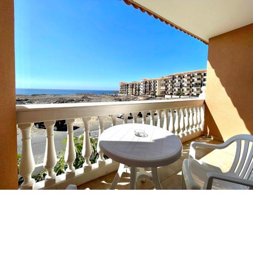 Coqueto apartamento con Wifi, piscina y vistas al oceano en Costa Del Silencio, Tenerife Sur