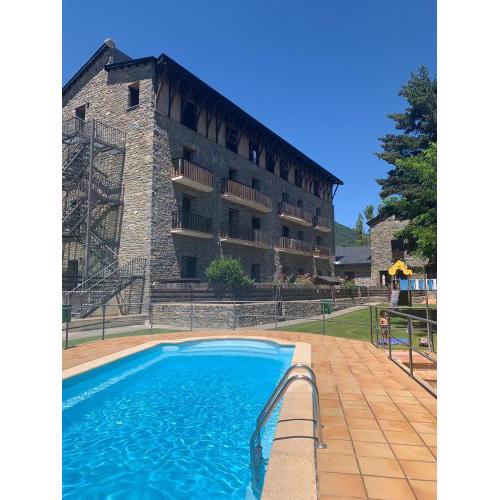 Coqueto apartamento en resort con piscina