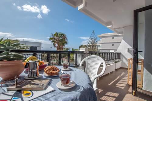 Coral Apartment with sea views