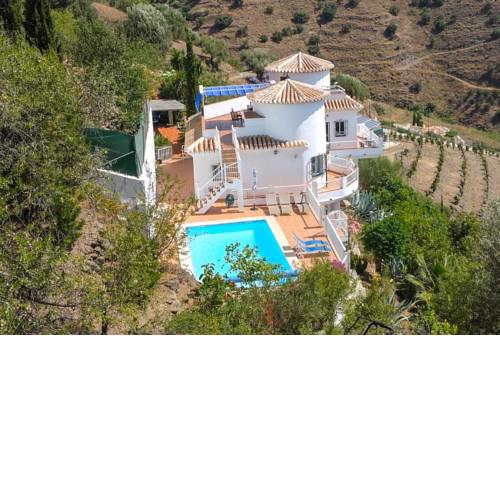 Coria del Rio Villa Sleeps 10 Pool WiFi T801654