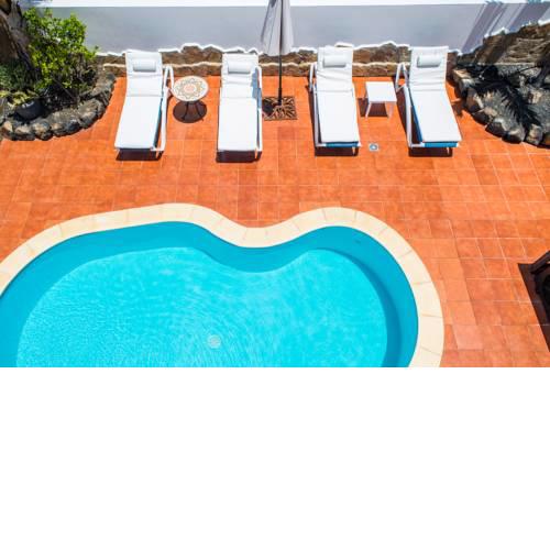 Corralejo Holiday White Villa with pool and 500m to sea