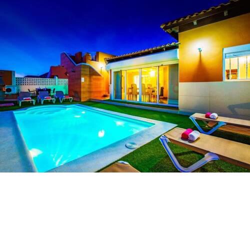 Corralejo Villa Sleeps 6 Pool Air Con WiFi