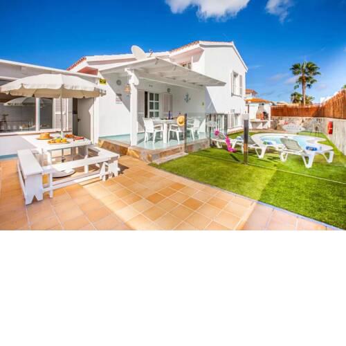 Corralejo Villa Sleeps 8 with Pool Air Con and WiFi