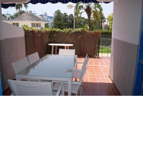 Costa Ballena Cómodo Bajo con Piscina, Patio y 3 Dormitorios Parking free