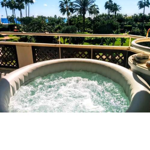 Costa Lago jacuzzi