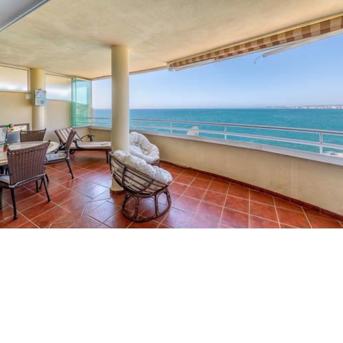 Costa Quebrada Beachfront Apartment