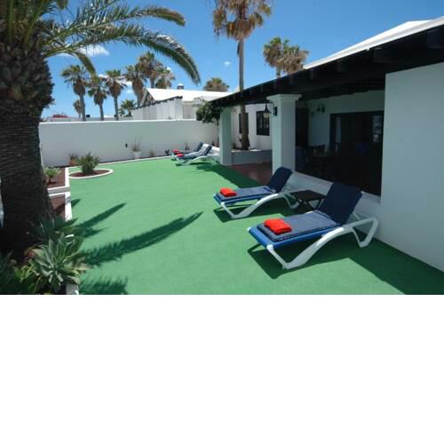 Costa Teguise Villa Sleeps 6 with Pool Air Con and WiFi