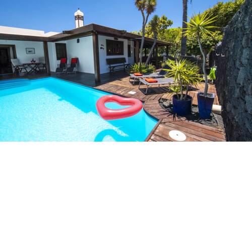 Costa Teguise Villa Sleeps 6 with WiFi